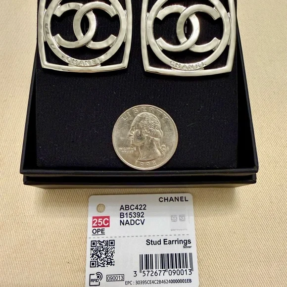CHANEL Silver Interlocking CC Square Stud Earrings - Picture 2 of 4